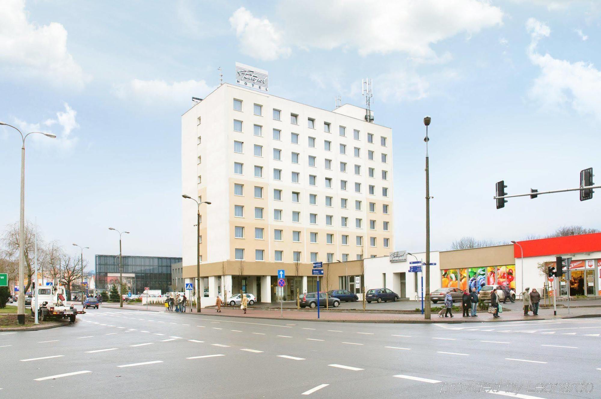Hotel Petropol Плоцк Екстериор снимка