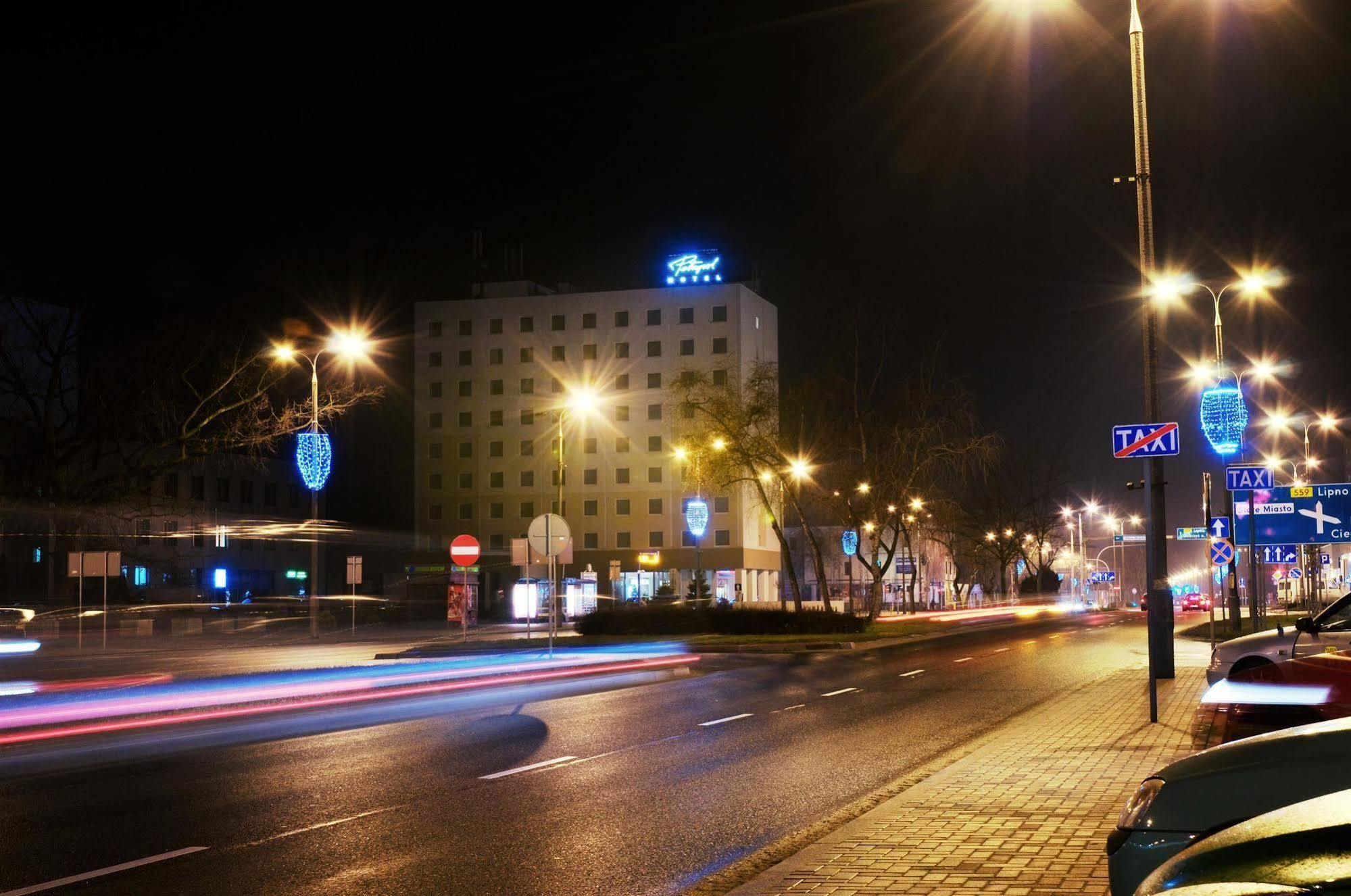 Hotel Petropol Плоцк Екстериор снимка
