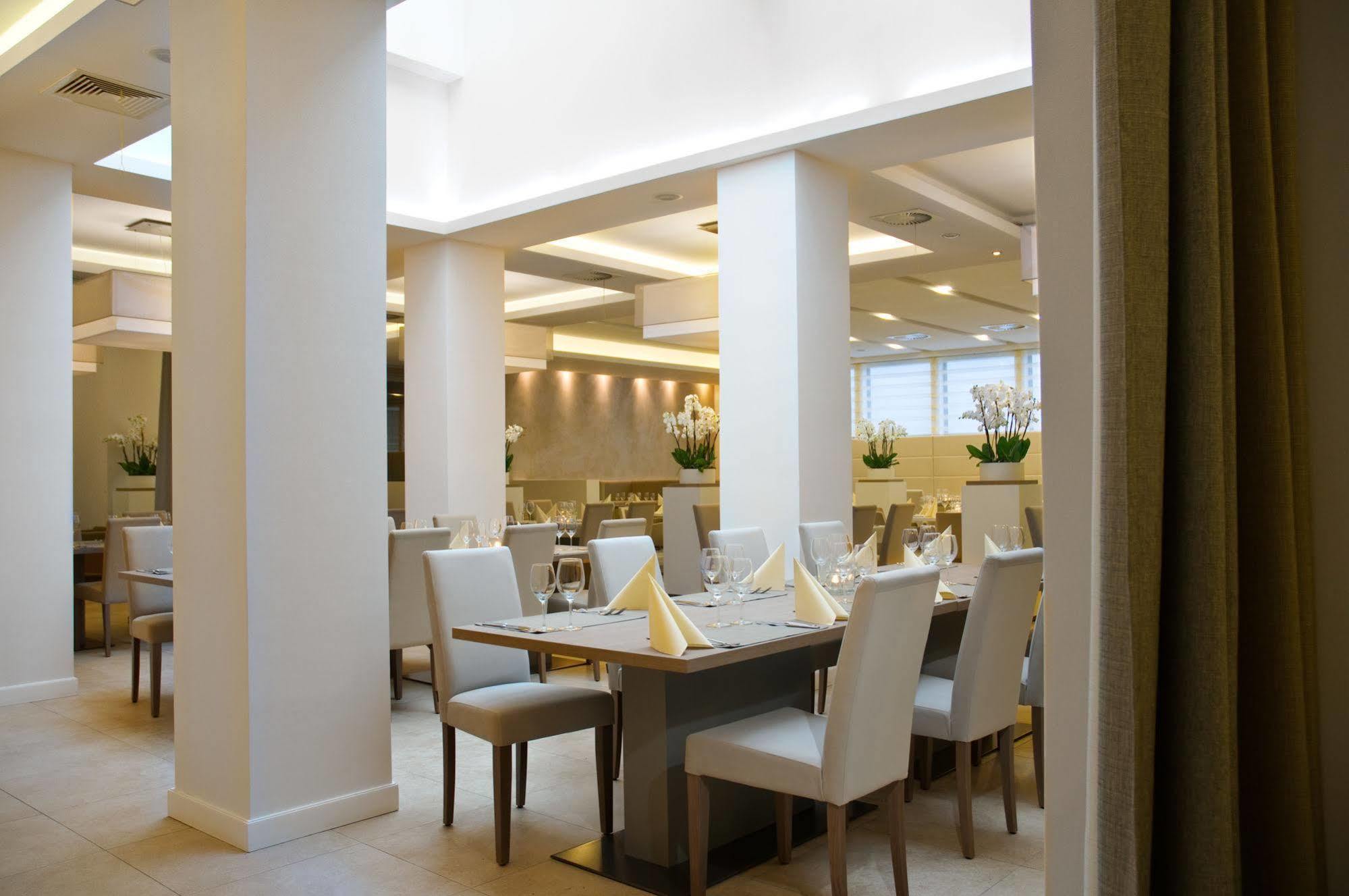Hotel Petropol Плоцк Екстериор снимка