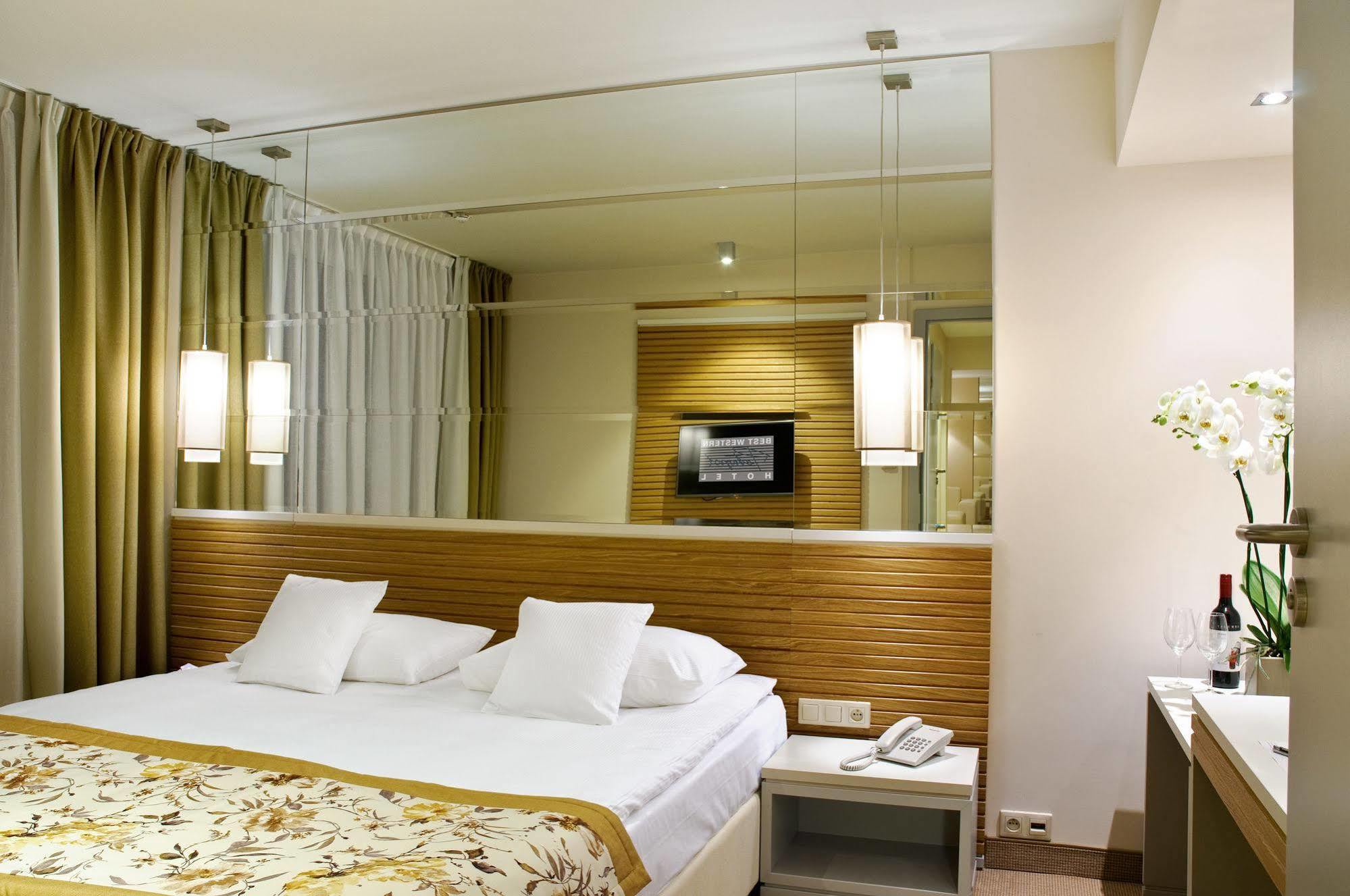 Hotel Petropol Плоцк Екстериор снимка