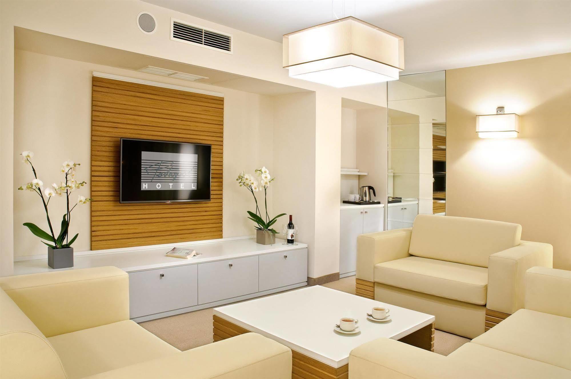 Hotel Petropol Плоцк Екстериор снимка