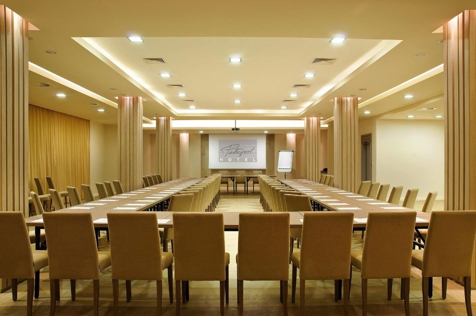 Hotel Petropol Плоцк Екстериор снимка