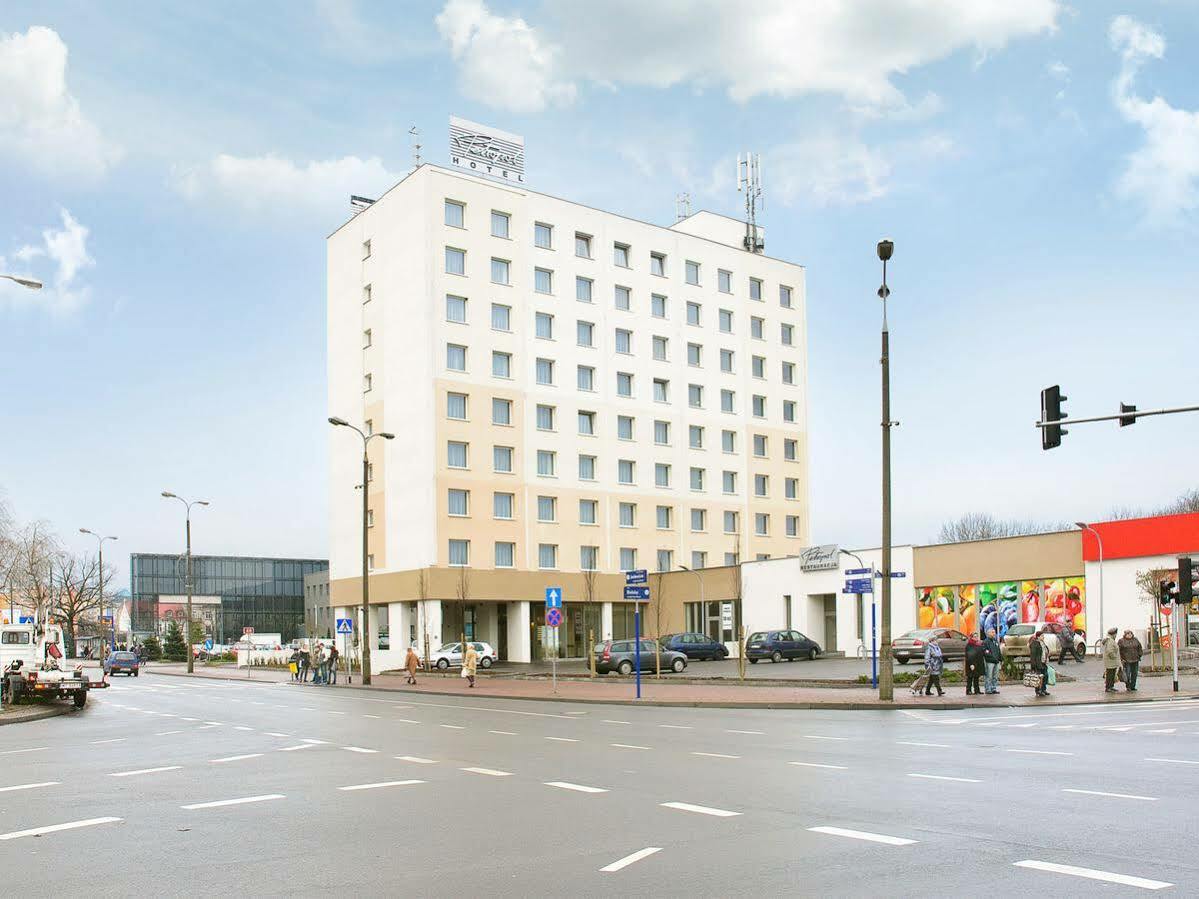 Hotel Petropol Плоцк Екстериор снимка