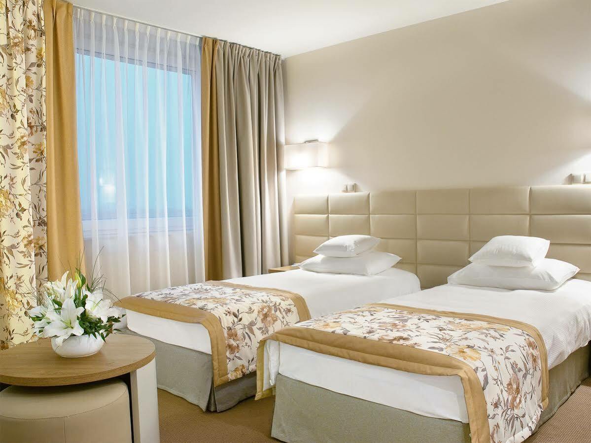 Hotel Petropol Плоцк Екстериор снимка