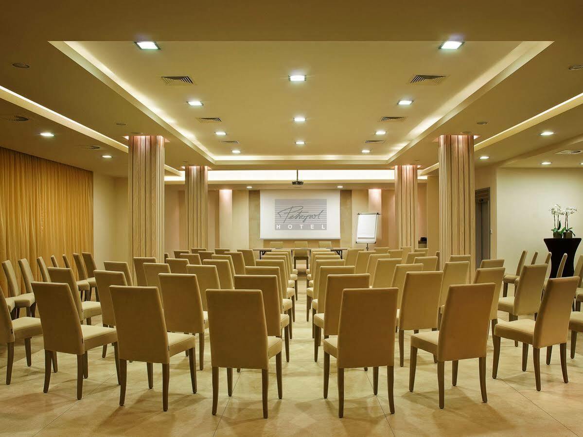 Hotel Petropol Плоцк Екстериор снимка